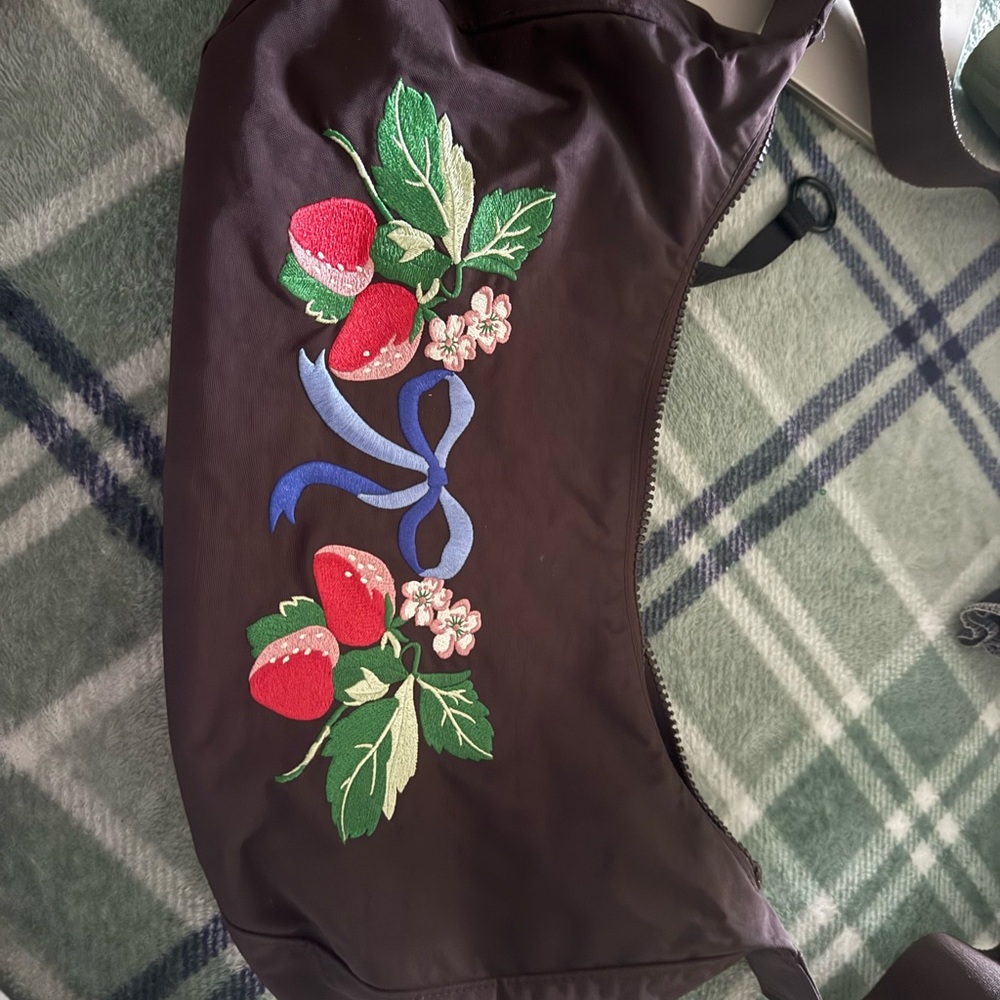 BAGGU Crossbody Bag with Strawberry Embroidery - Brown